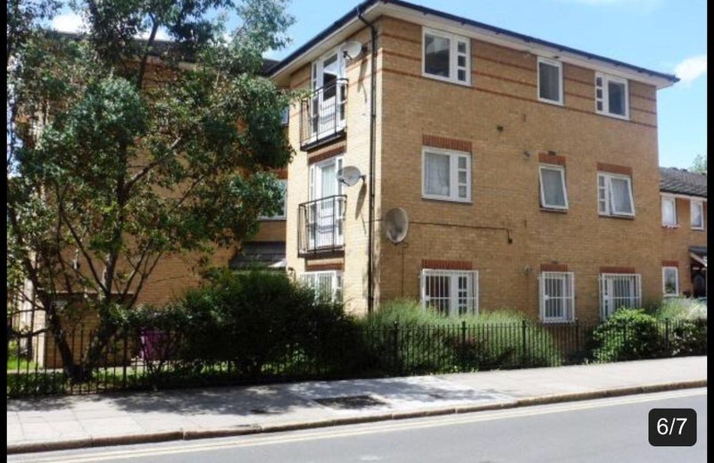 Room Reeves Road in Greater London
