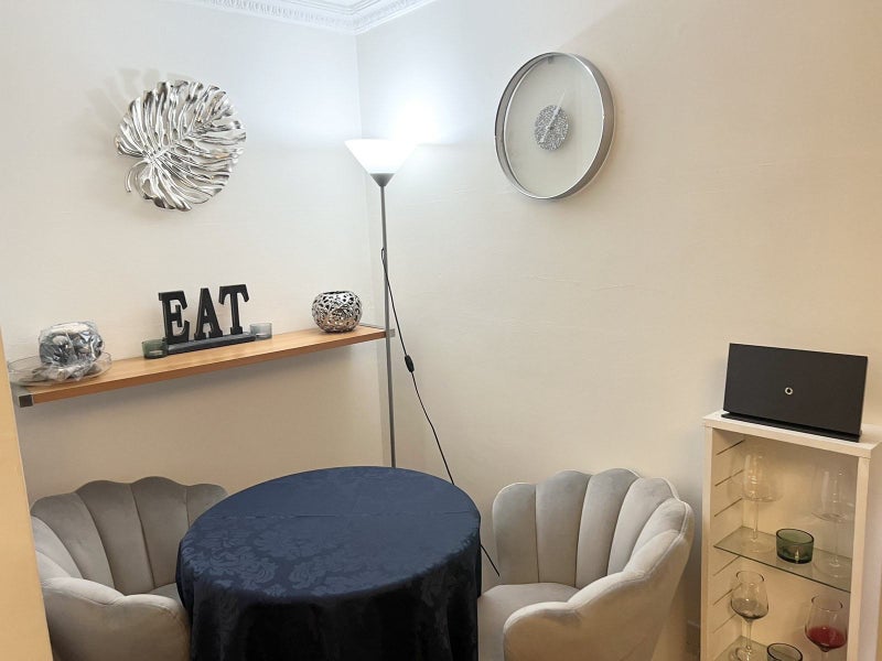 Room Reeves Road in Greater London