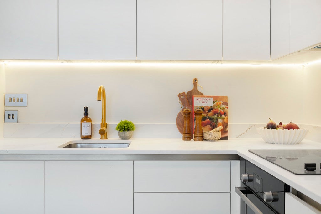 Flat Gracefield Gardens in Greater London