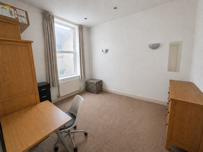 Room Portnall Road in City of Westminster