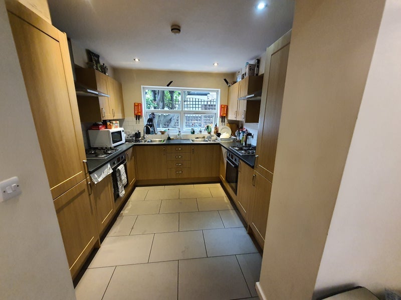 Room Portnall Road in City of Westminster