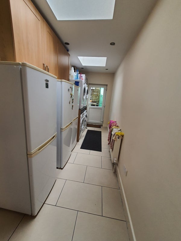 Room Portnall Road in City of Westminster