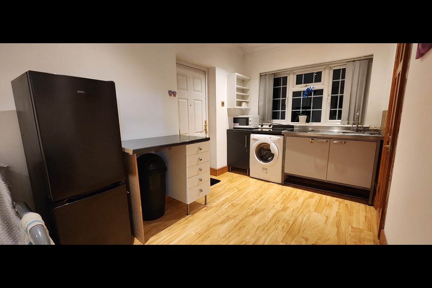 Flat Currey Road in Greater London