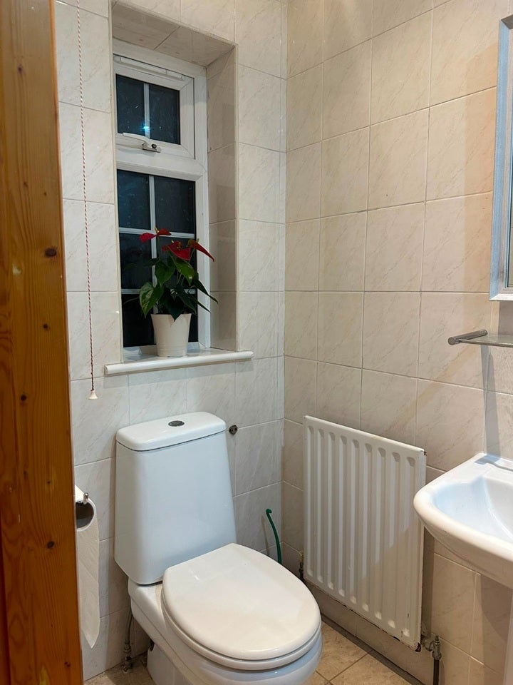 Flat Currey Road in Greater London