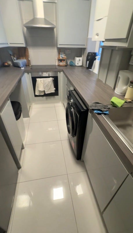 Room Western Avenue in Greater London