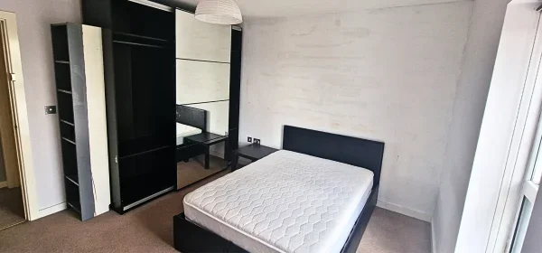 Flat Bournerbook Grove in Greater London