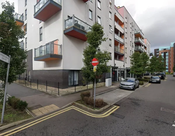 Flat Bournerbook Grove in Greater London