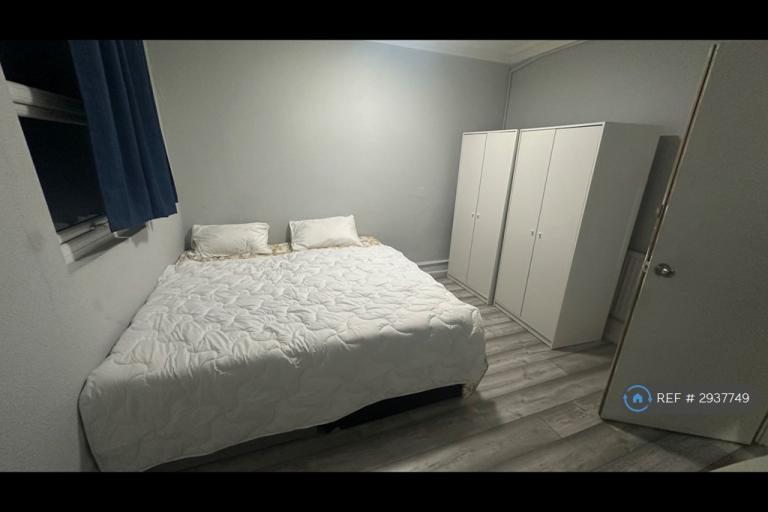 Room Lewisham Way in Greater London
