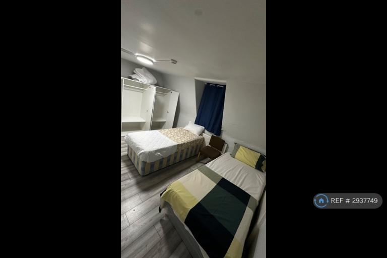 Room Lewisham Way in Greater London