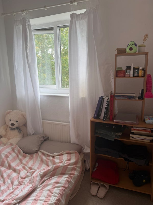 Room Canada Road in Greater London