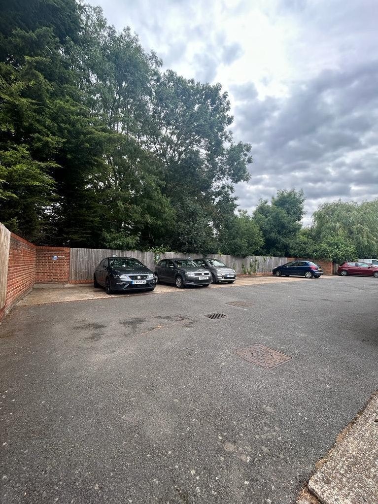 Flat Station Road in Greater London