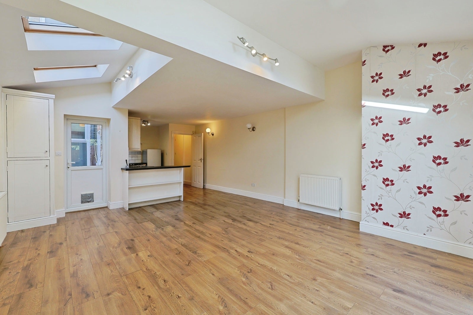 Flat Berrymead Gardens in Greater London