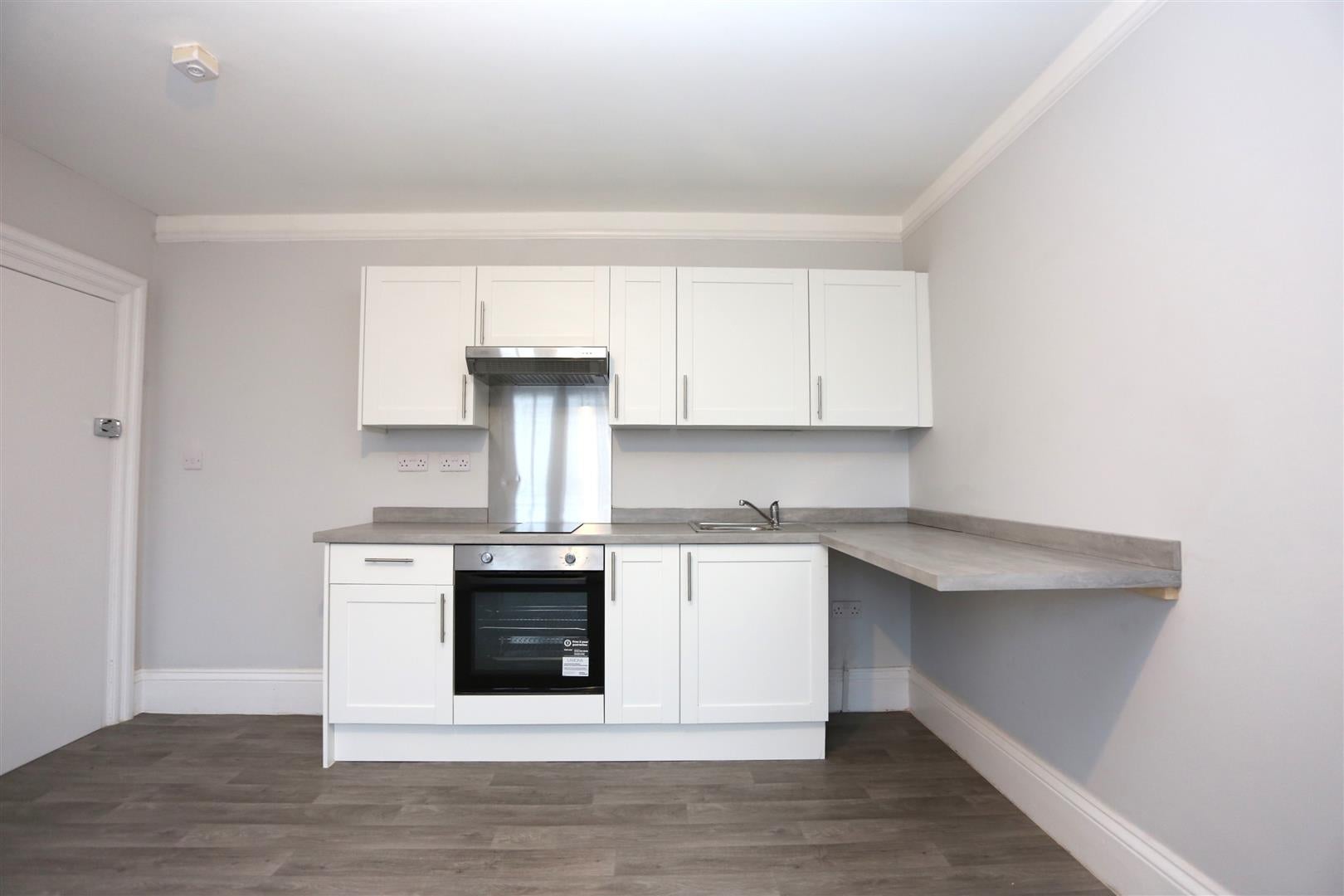 Flat Pembroke Avenue in Portslade by Sea