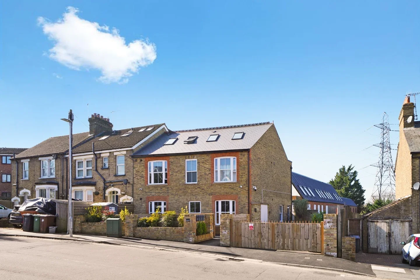 Flat Bushey Grove Road in Hertsmere