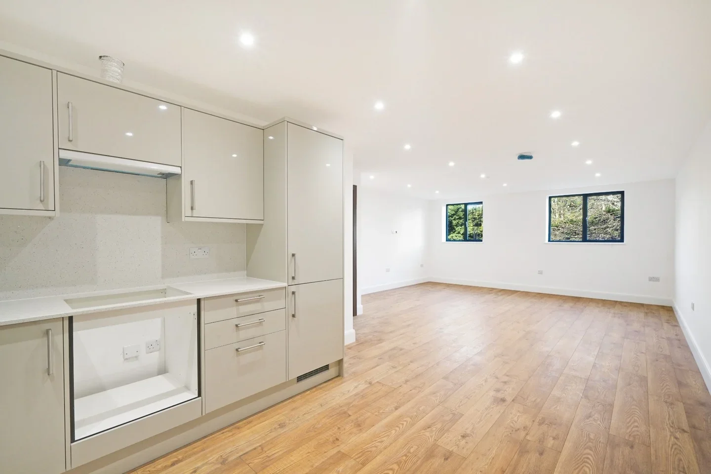 Flat Bushey Grove Road in Hertsmere