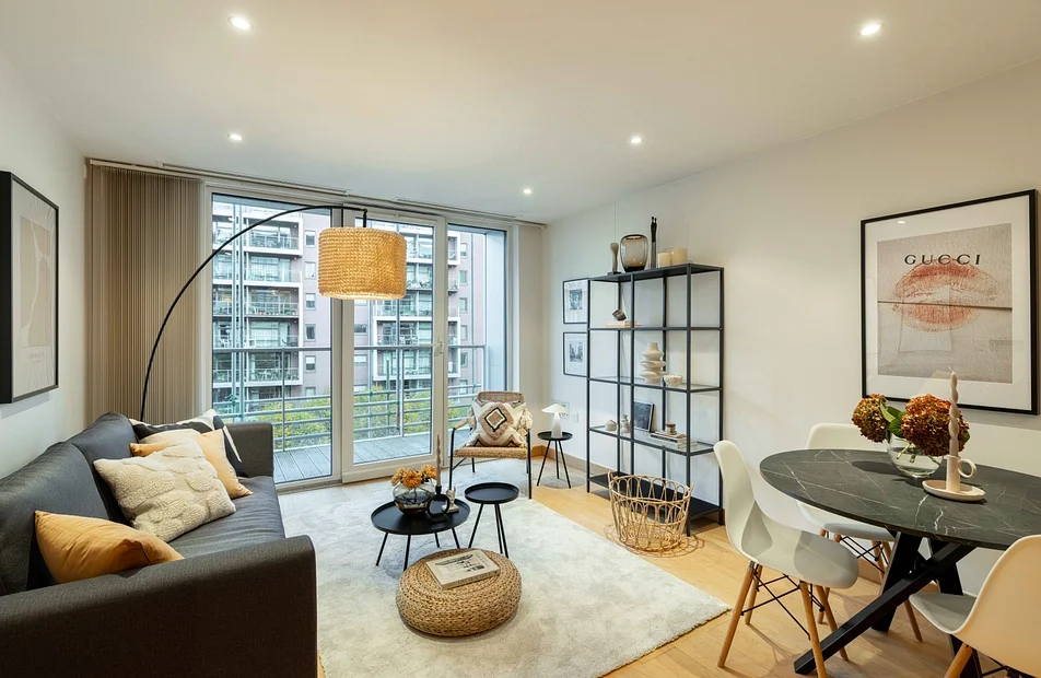 Flat Queenstown Road in Greater London