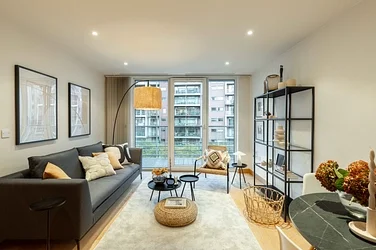 Flat Queenstown Road in Greater London