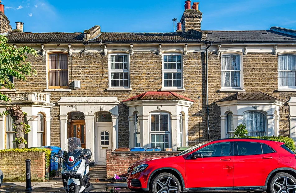 Flat King's Grove in Greater London