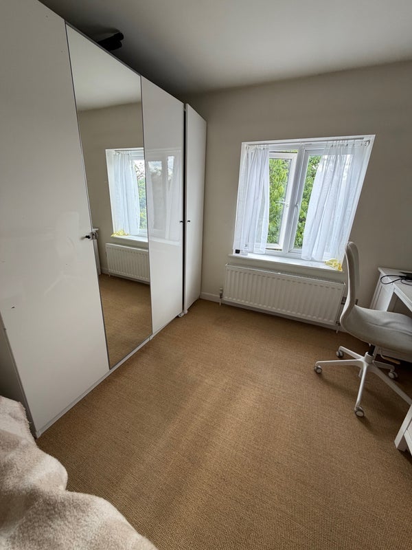 Room Nelson Mandela Close in Greater London