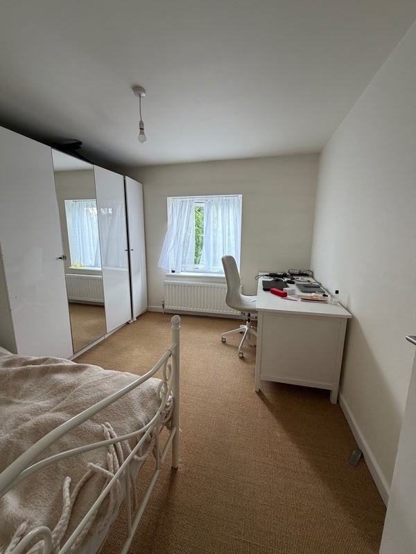 Room Nelson Mandela Close in Greater London