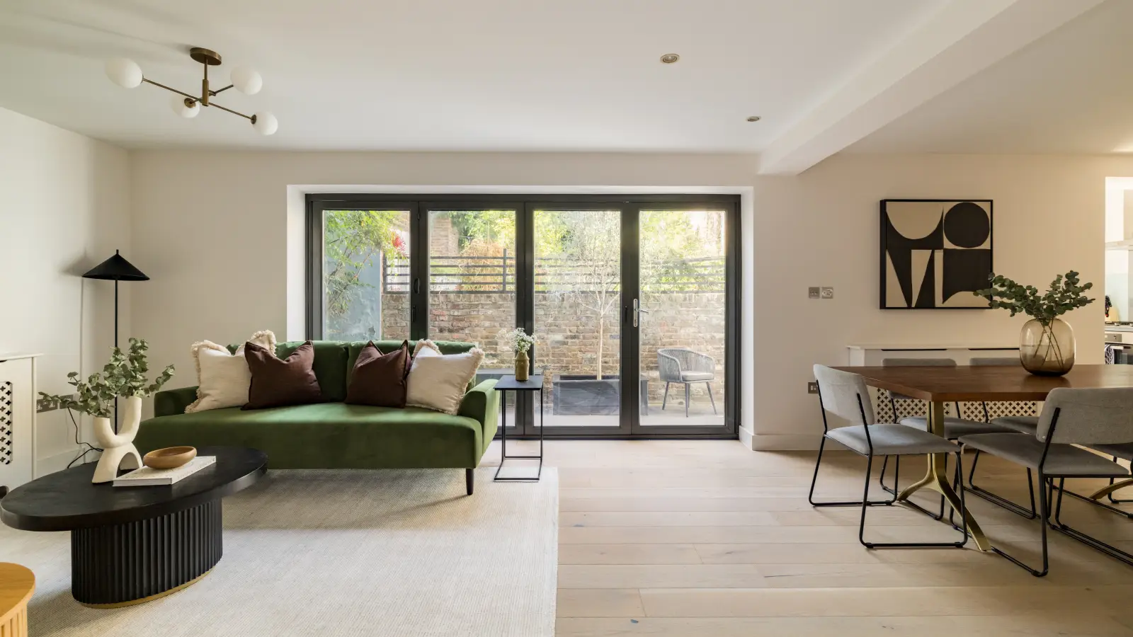 Flat Portobello Road in Greater London