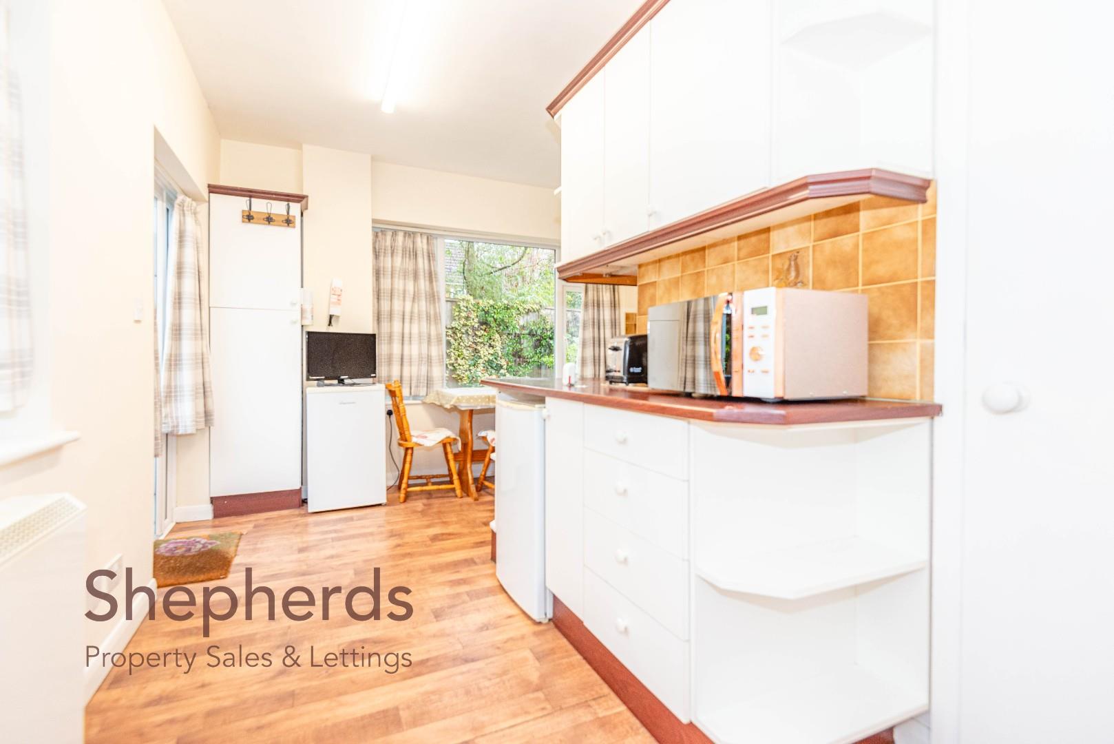 Room Allard Way in Broxbourne
