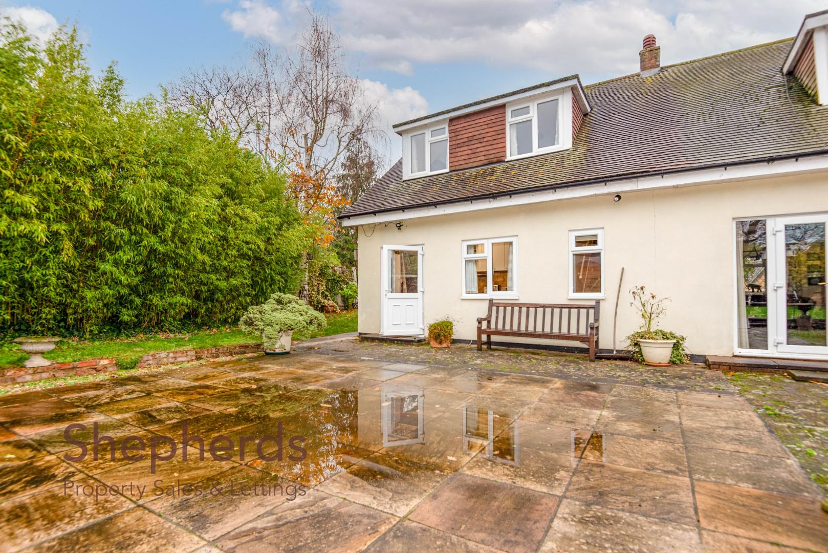 Room Allard Way in Broxbourne