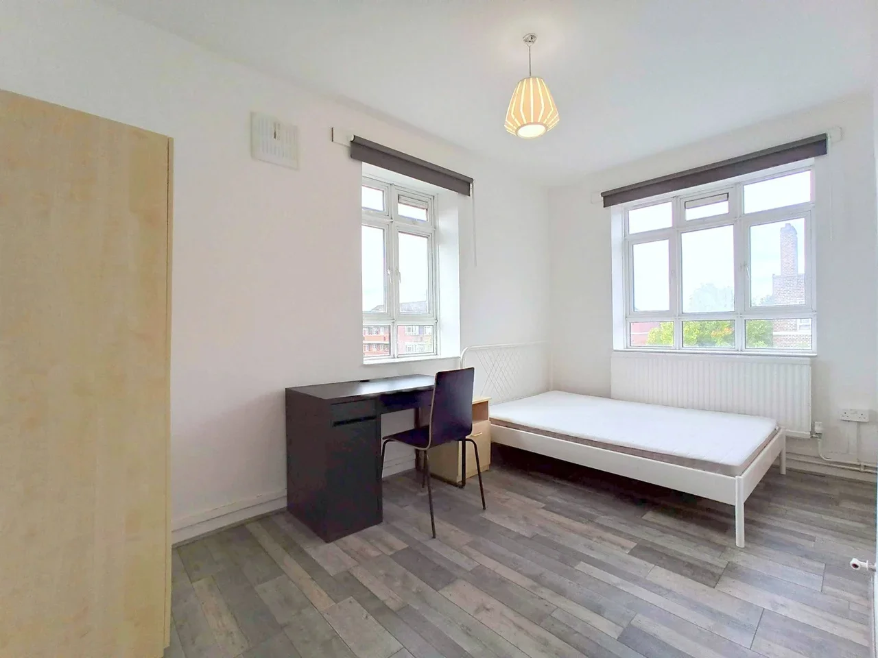 Room Australia Road in Greater London