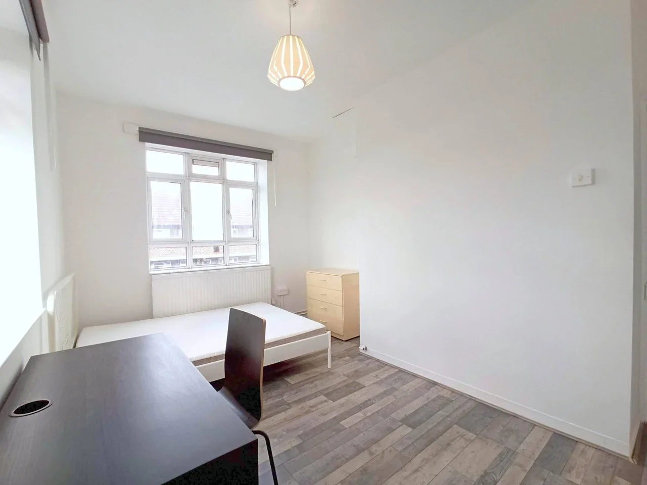 Room Australia Road in Greater London