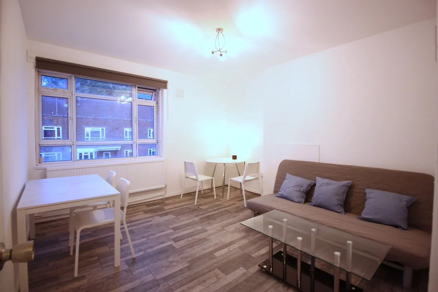 Room Australia Road in Greater London