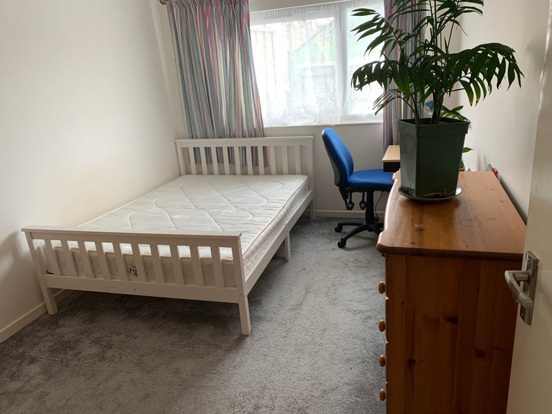 Room Trent Court in Manchester
