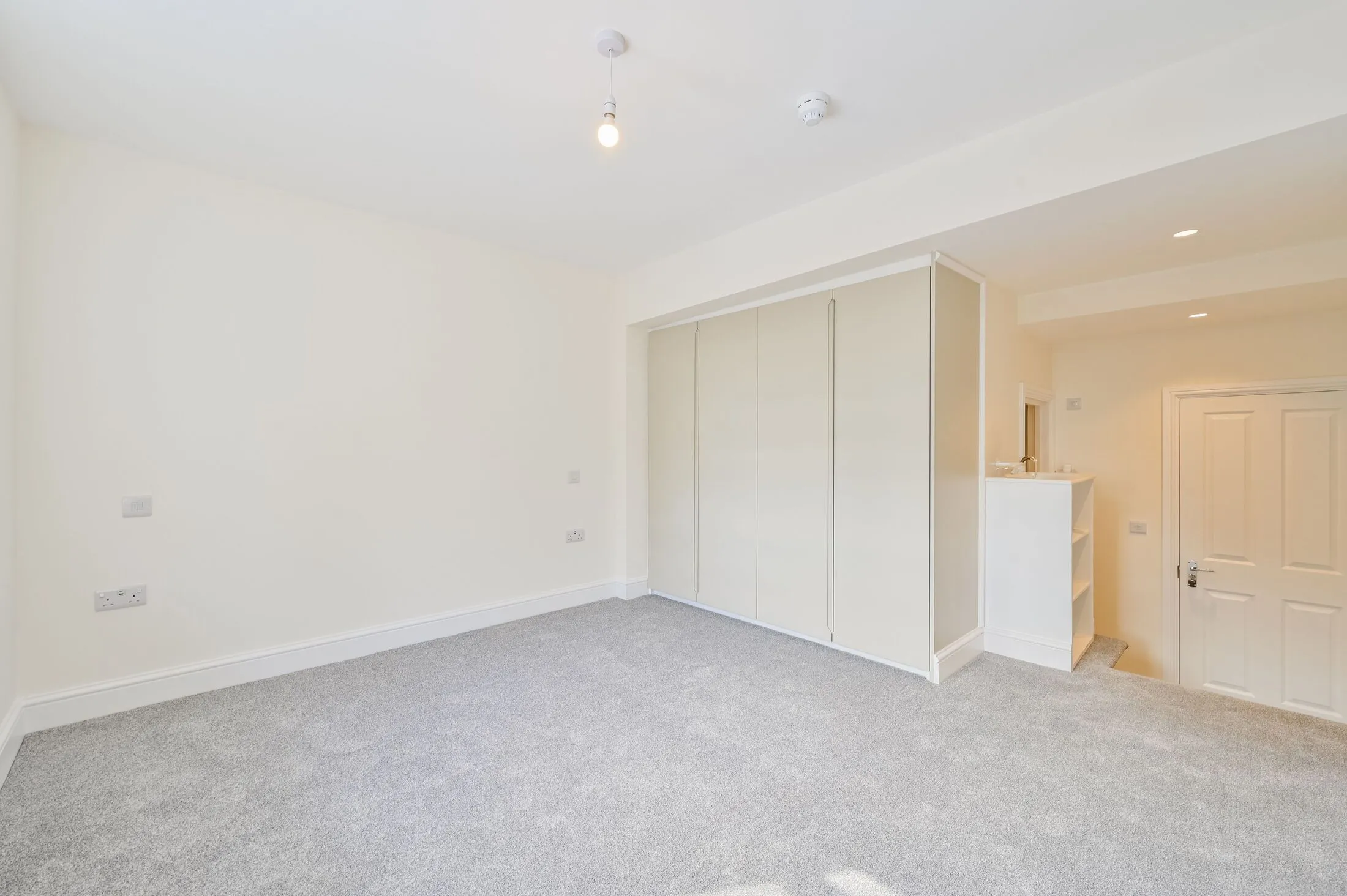 Flat Gloucester Drive in Greater London