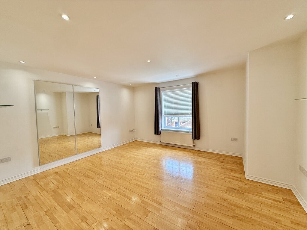 Flat Market Place in Nottingham
