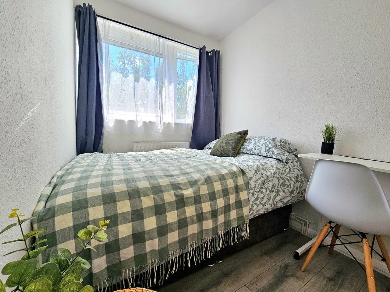 Room Burslem Street in Greater London