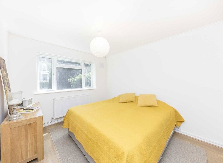Flat Devonshire Road in Greater London