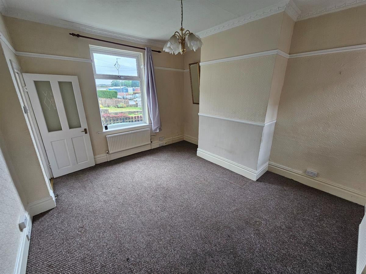 House Sandyfield Terrace in Kirklees