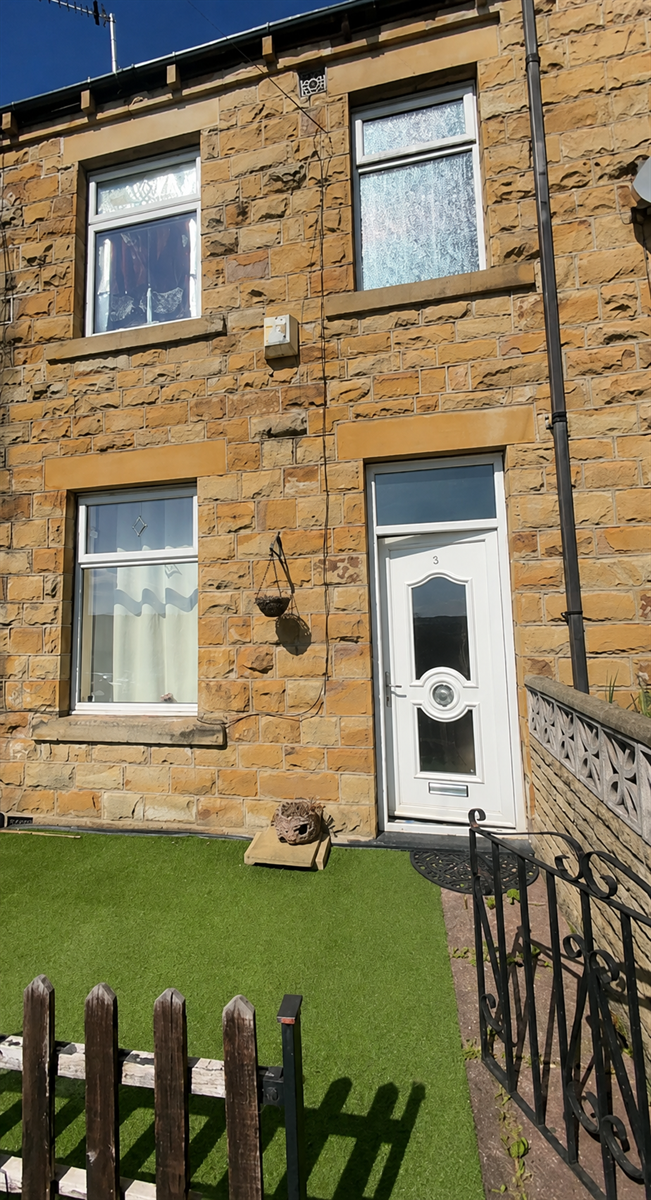 House Sandyfield Terrace in Kirklees