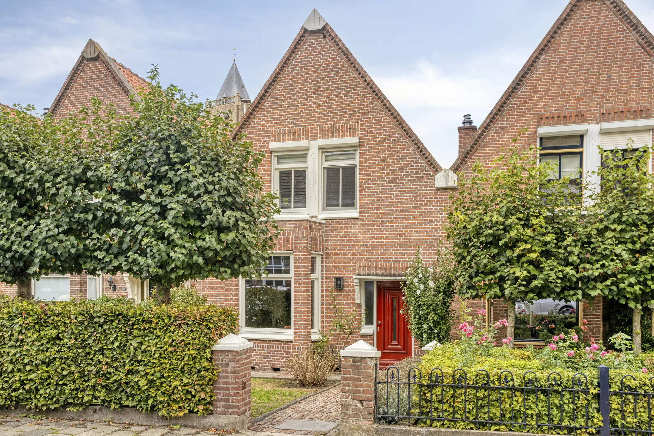 Huis Oudelandsepoort 16 in Tholen