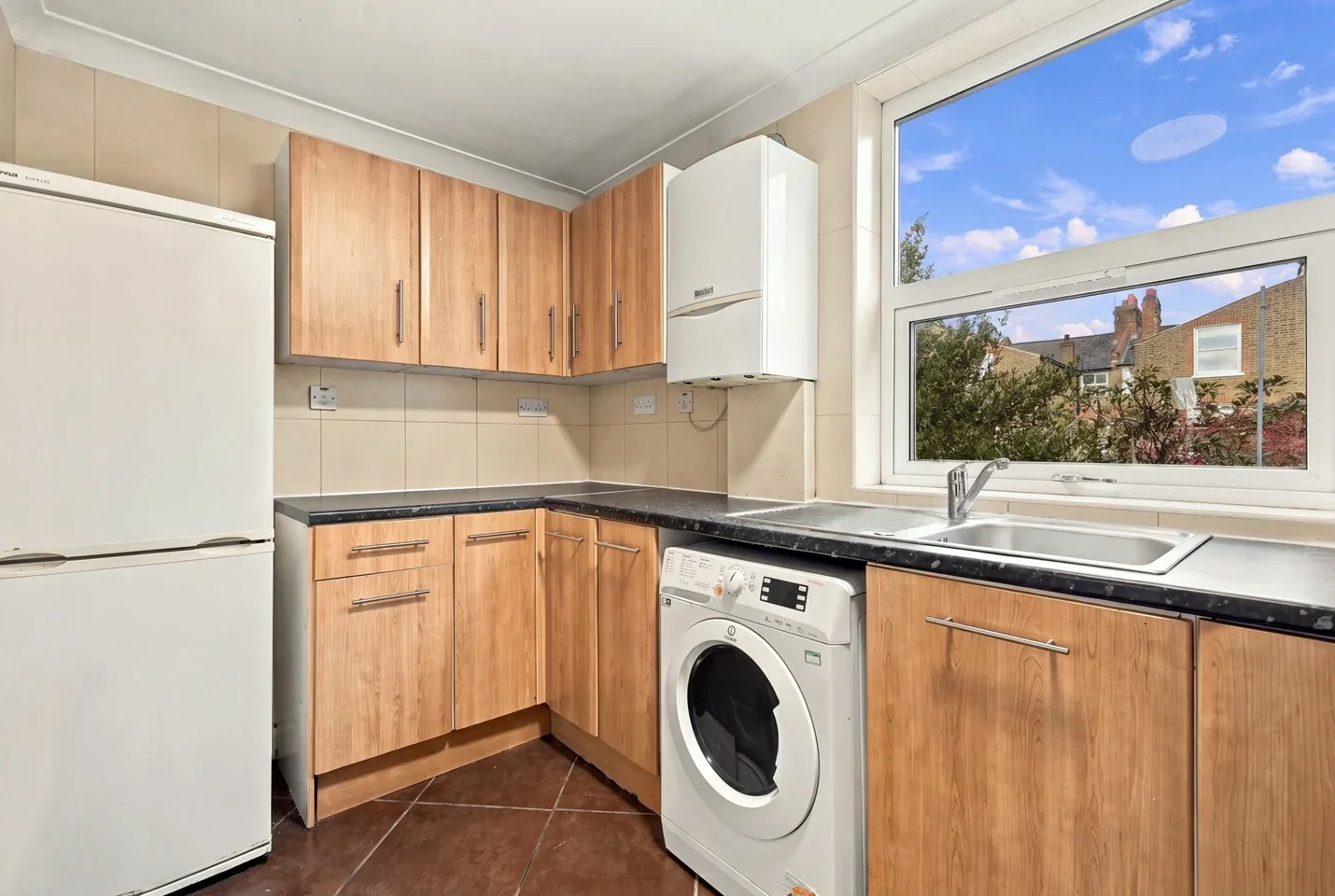 Flat Tooting Bec Road in Greater London
