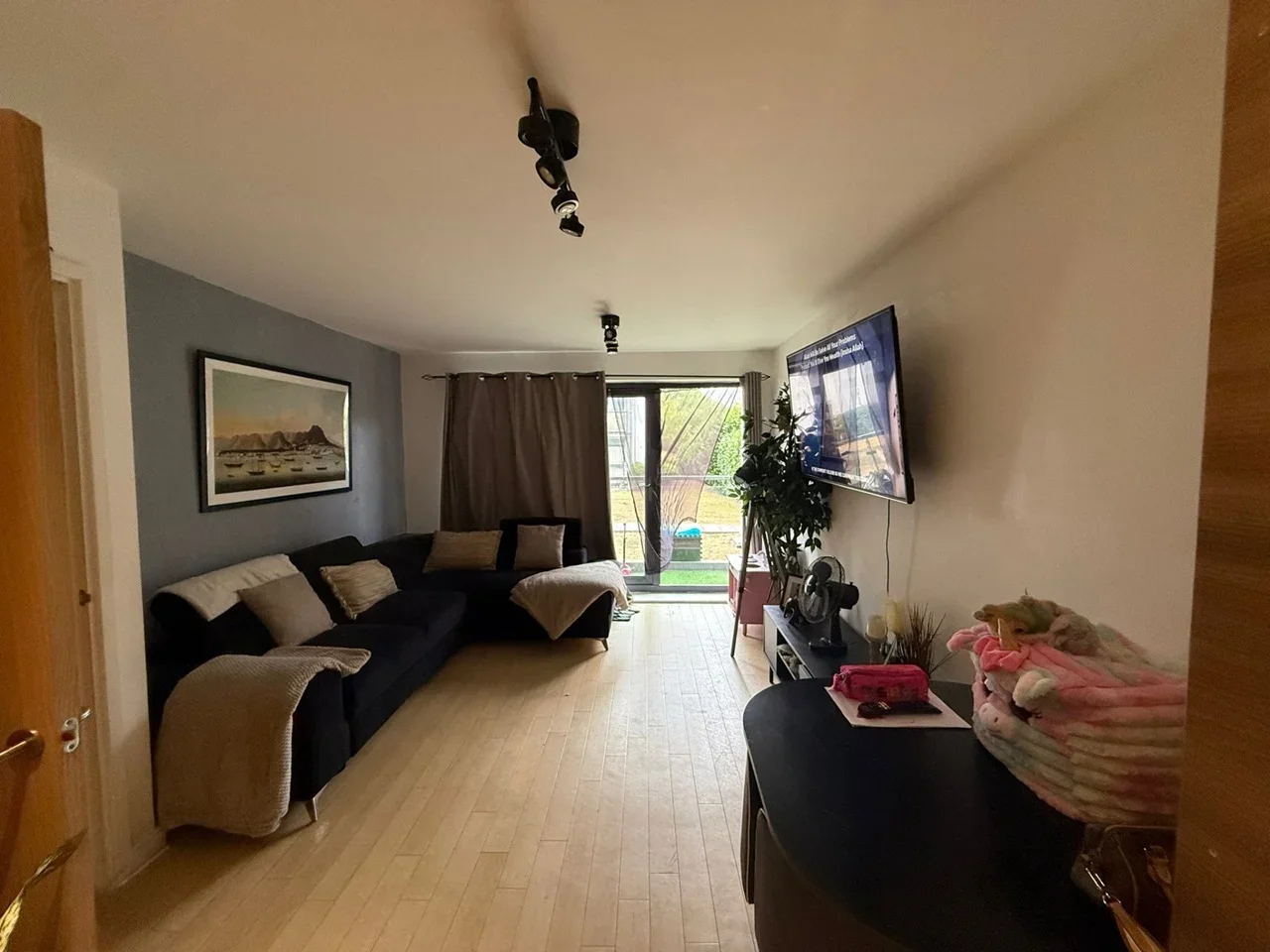 Flat Rollason Way in Brentwood