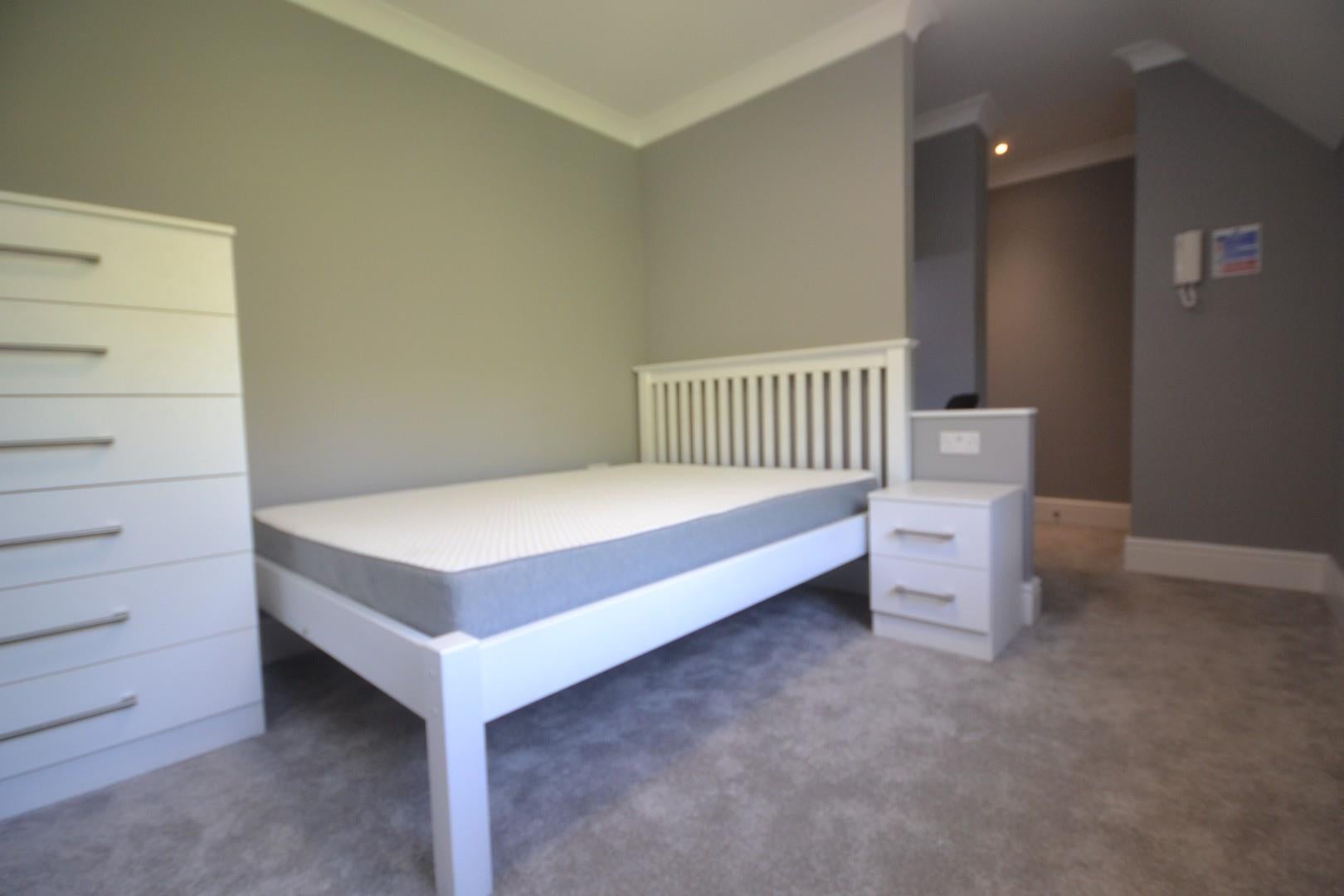 Flat Shinfield Road in Reading