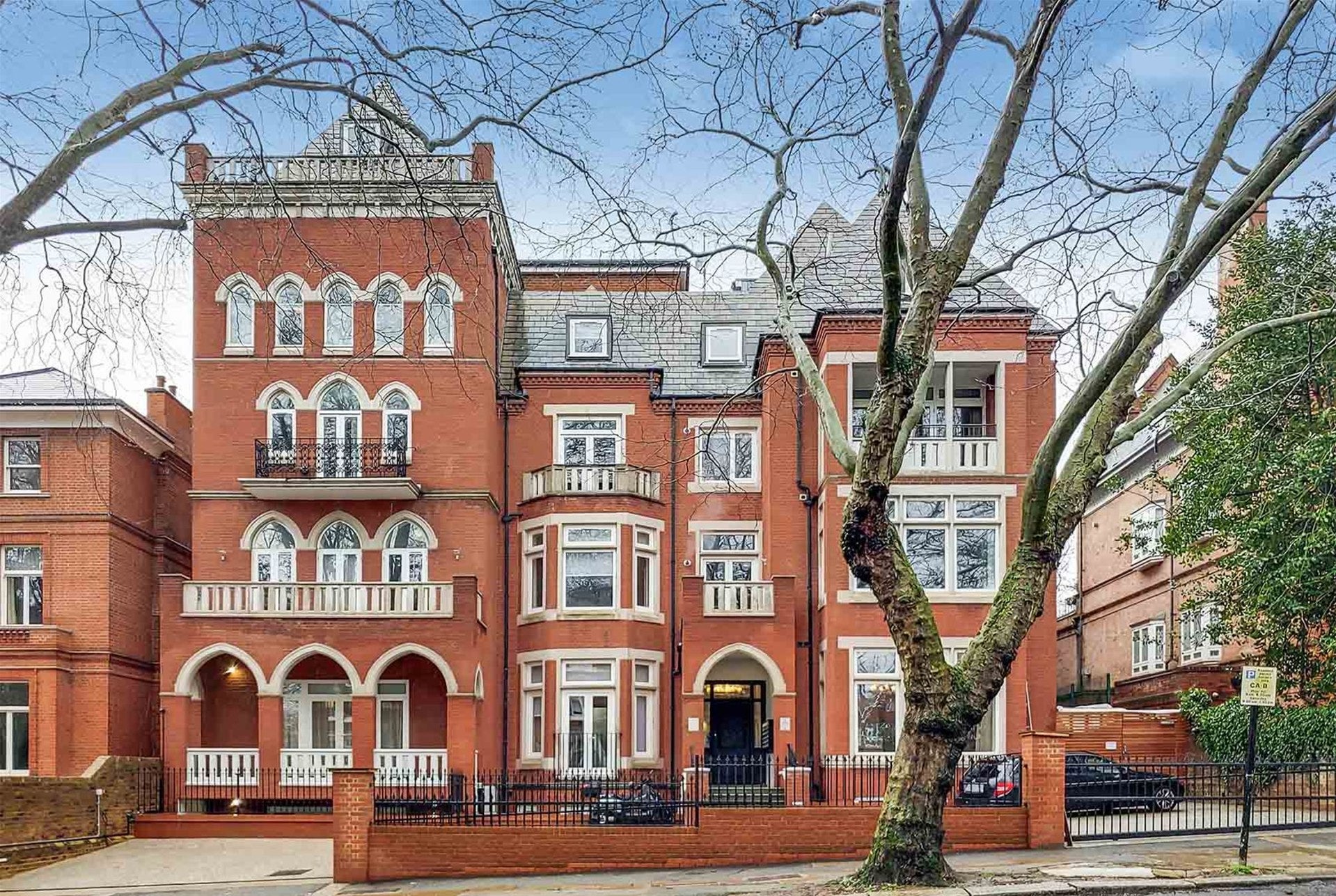 Flat Fitzjohn's Avenue in Greater London