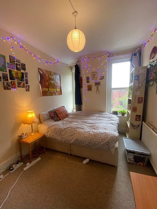 Room Longmead Avenue in Bristol