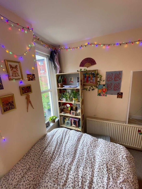 Room Longmead Avenue in Bristol