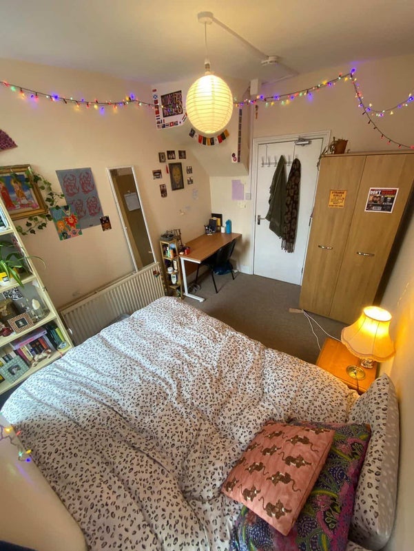 Room Longmead Avenue in Bristol