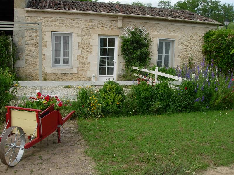 House Rue des Treilles in Libourne