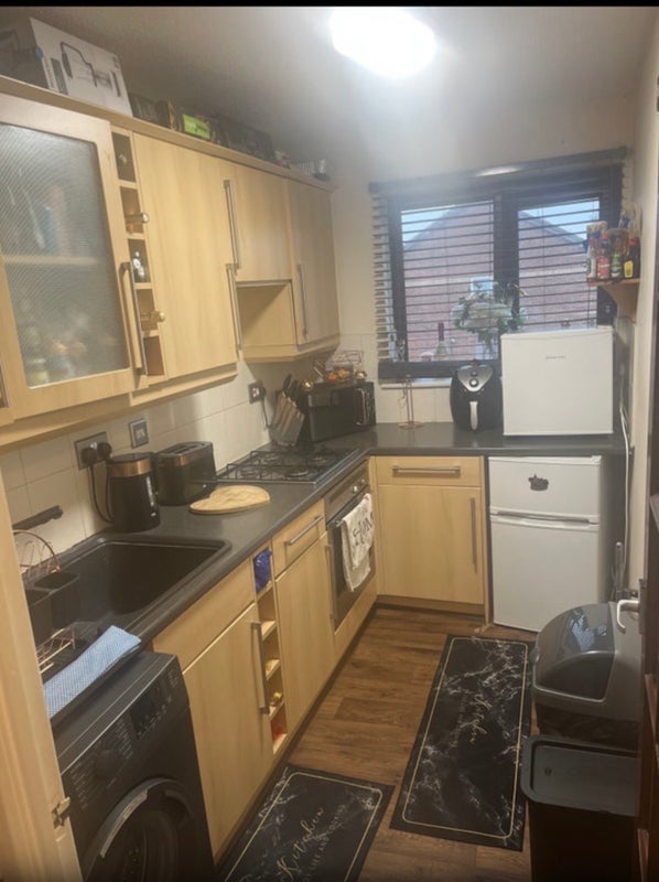 Room Gladstone Way in Slough