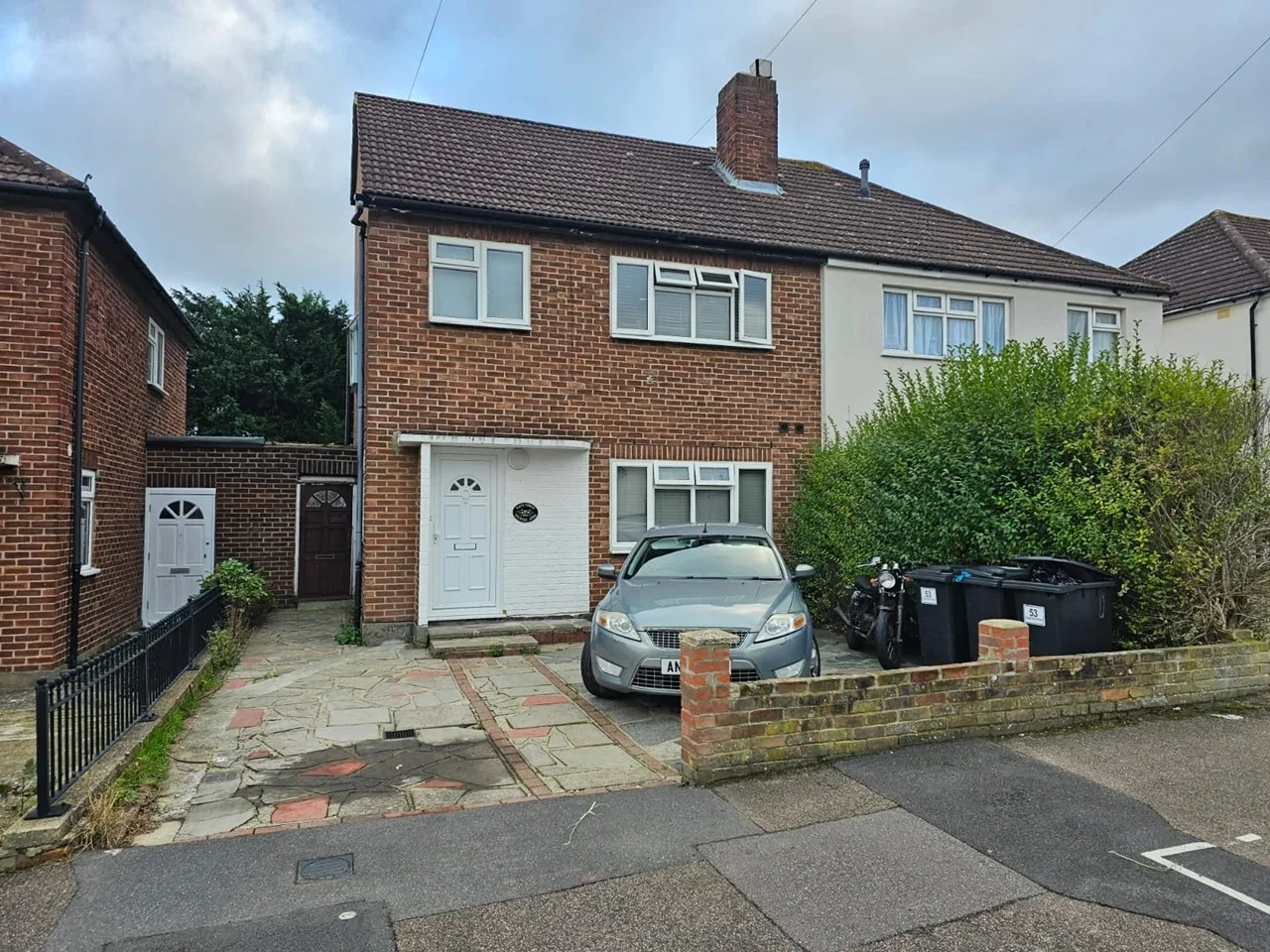 Flat Uplands Road in Greater London
