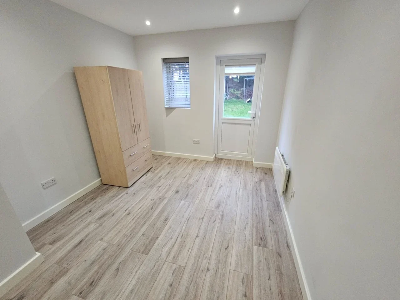 Flat Uplands Road in Greater London