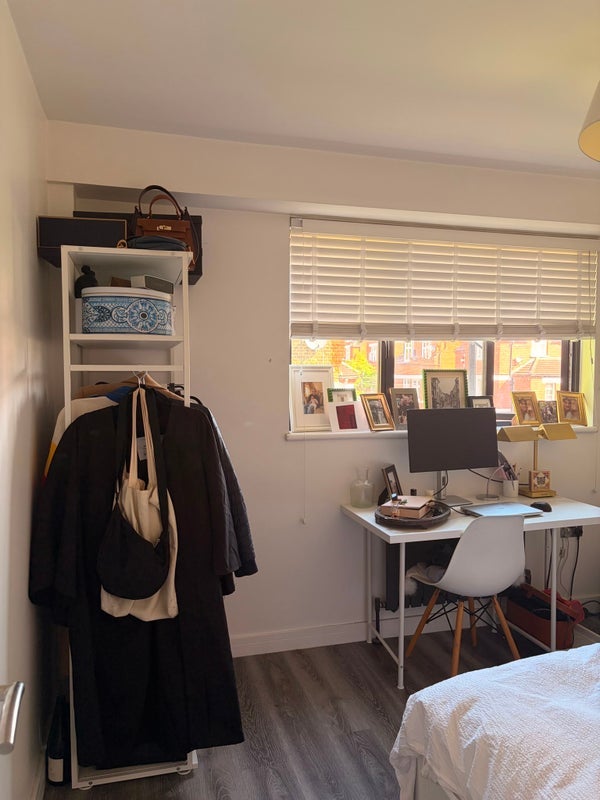 Room Mayford Close in Greater London